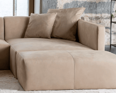 Was ist bei einem Sofa eine gute Sitzhöhe und -tiefe?