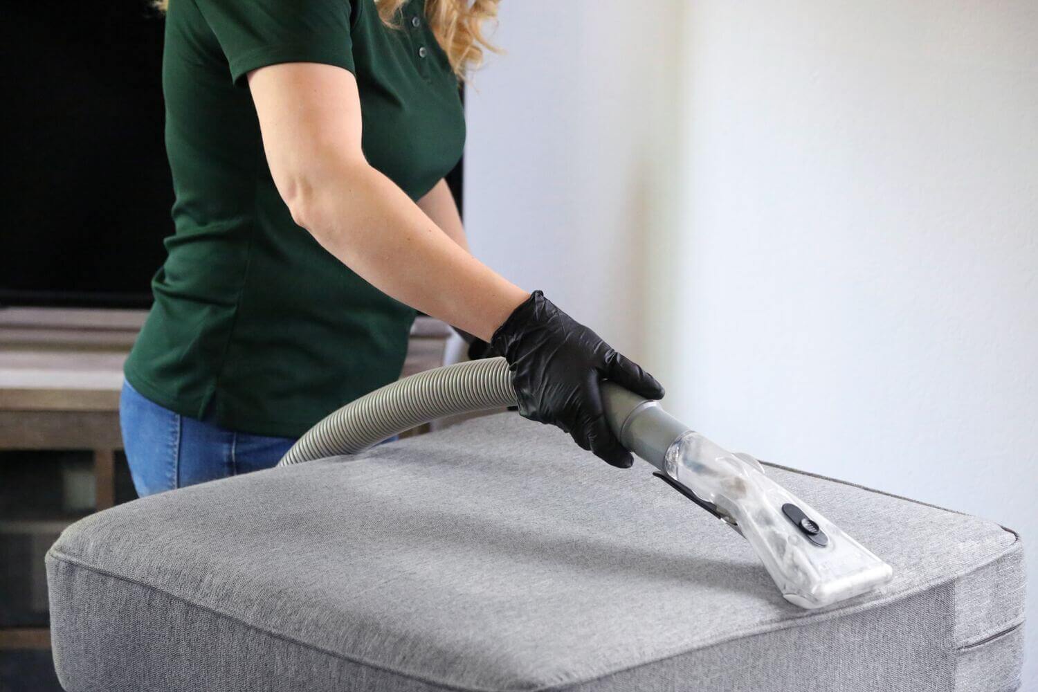 Wie entstaube ich mein Sofa?